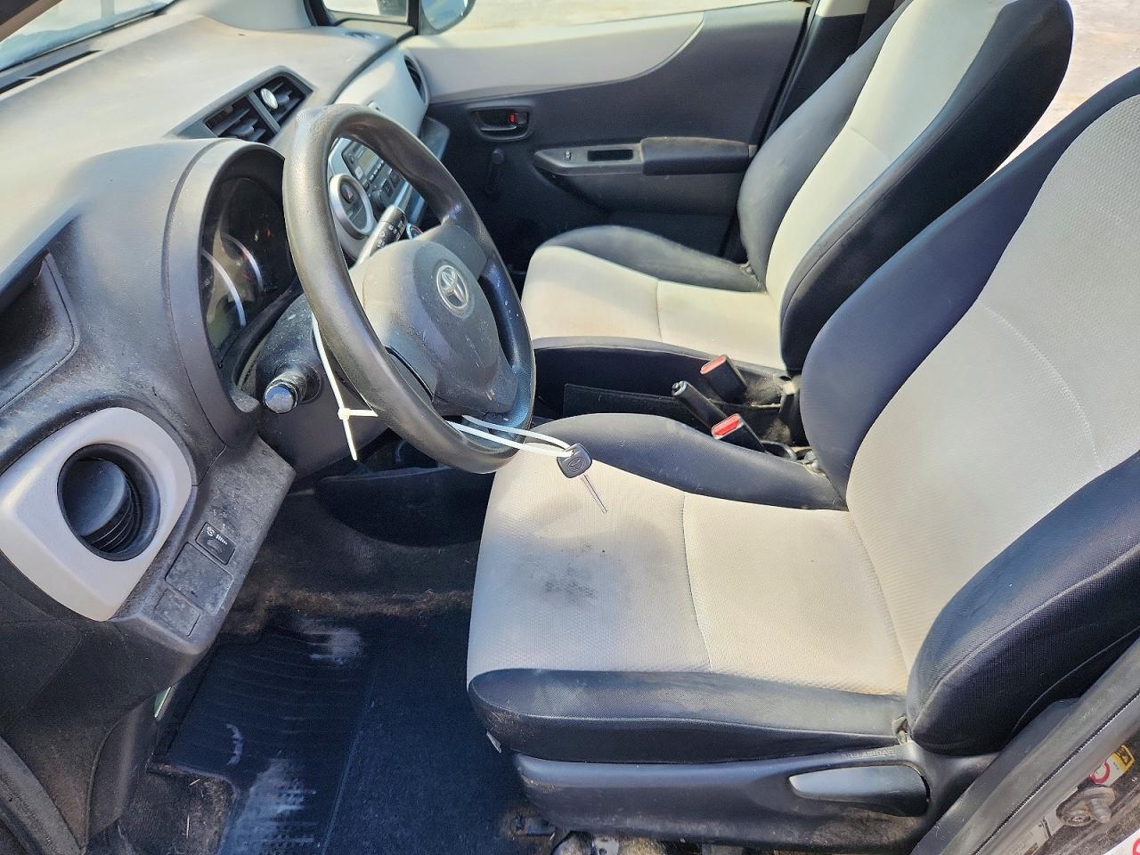 TOYOTA YARIS 2012 — 8