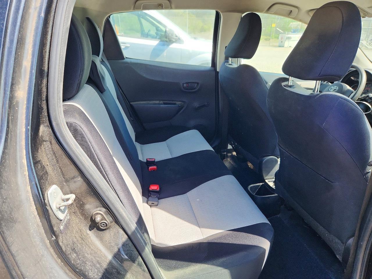 TOYOTA YARIS 2012 — 11