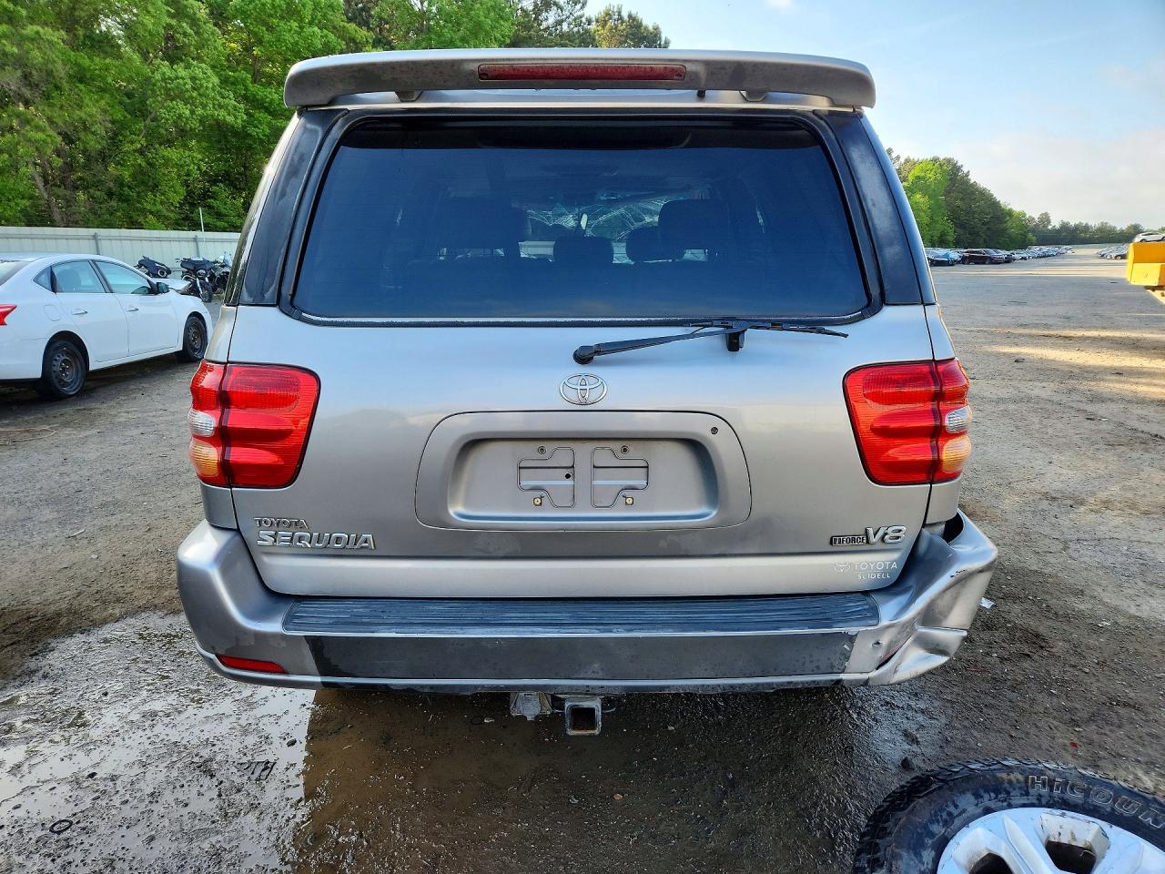 TOYOTA SEQUOIA 2004 — 7