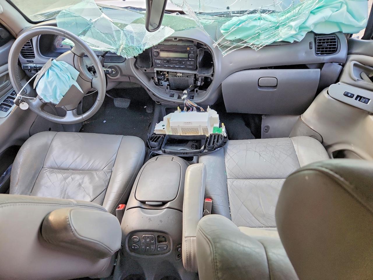 TOYOTA SEQUOIA 2004 — 9
