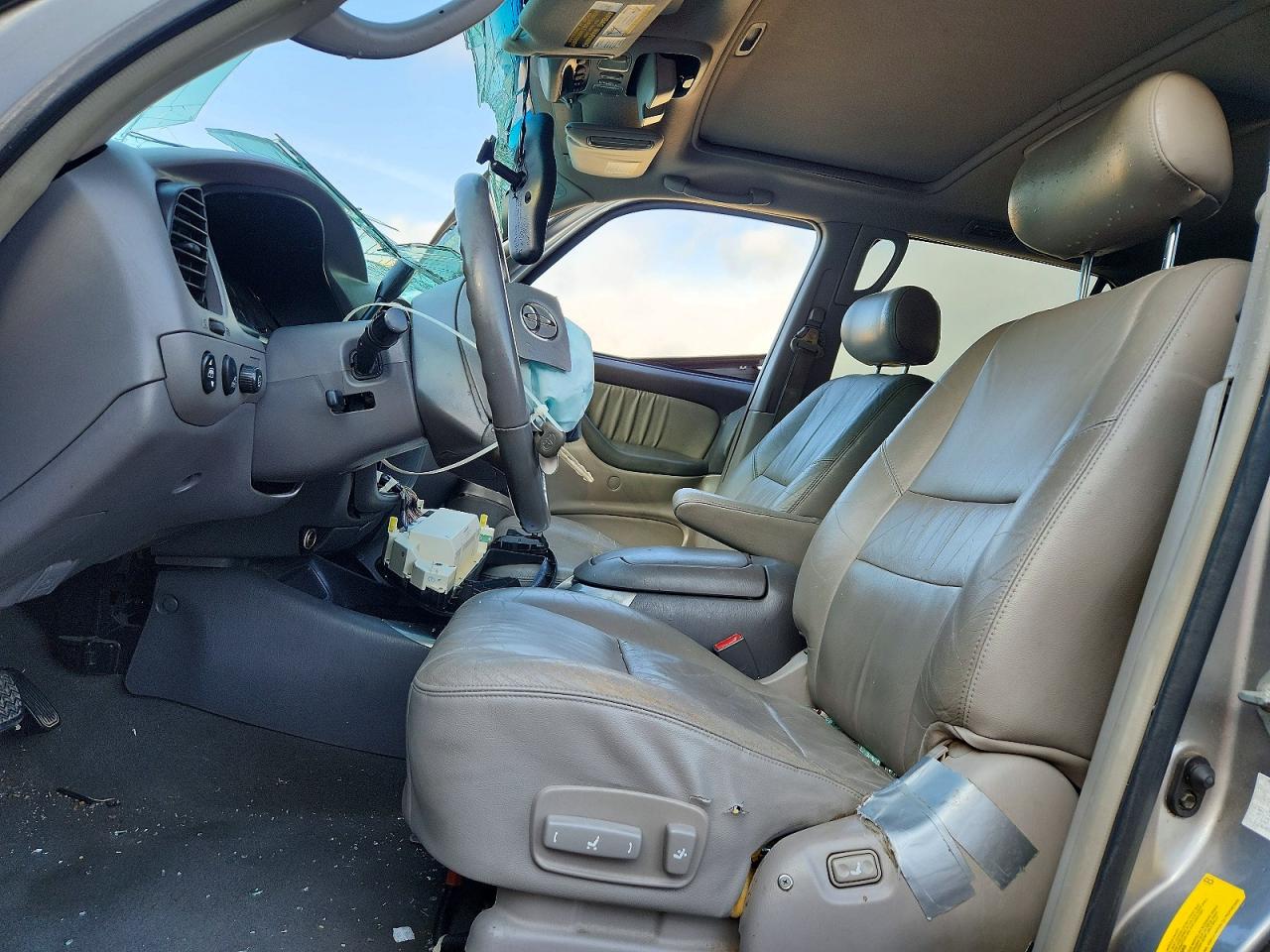 TOYOTA SEQUOIA 2004 — 8