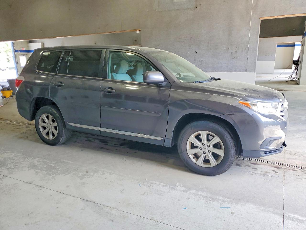 TOYOTA HIGHLANDER 2013 — 5