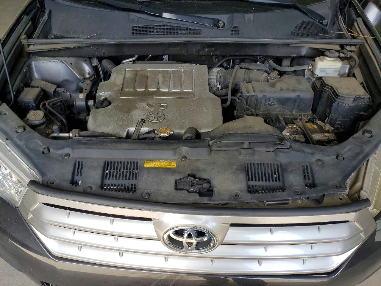 TOYOTA HIGHLANDER 2013 — 13