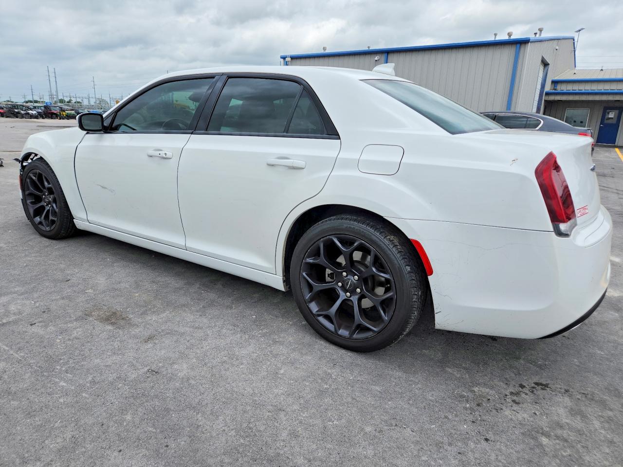 CHRYSLER 300 2020 — 3