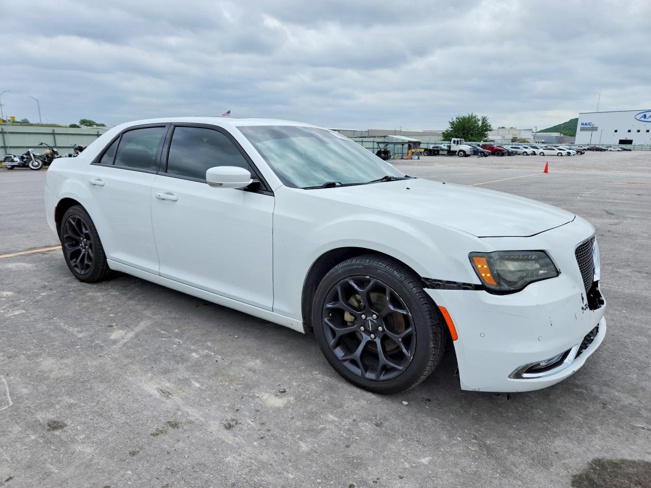 CHRYSLER 300 2020 — 5