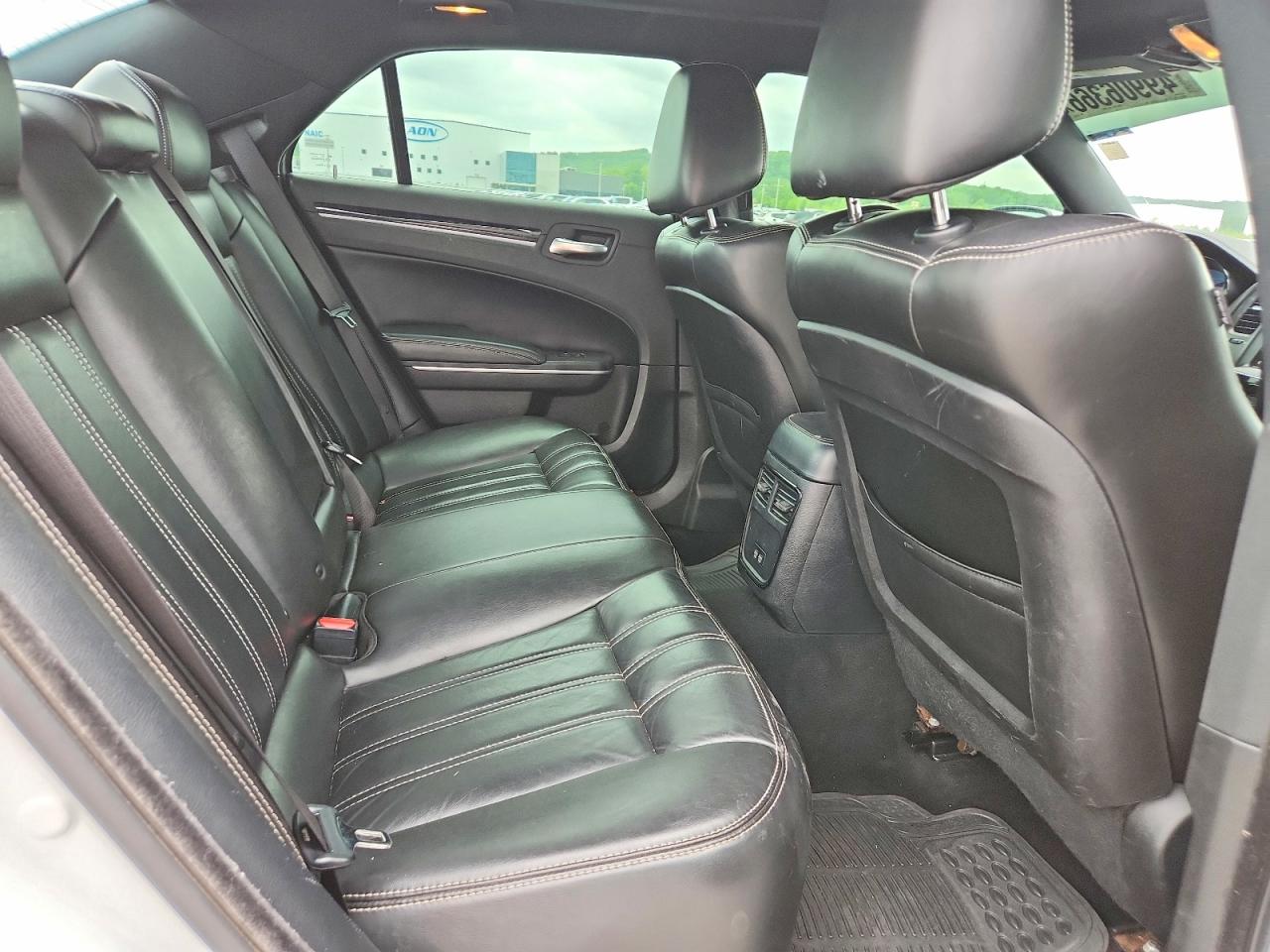 CHRYSLER 300 2020 — 11
