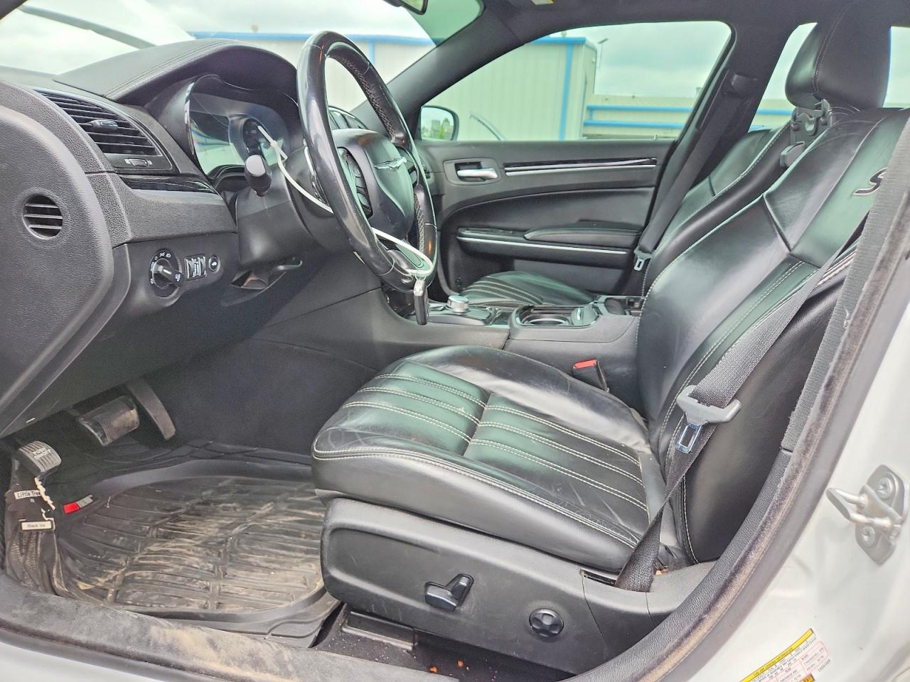 CHRYSLER 300 2020 — 8