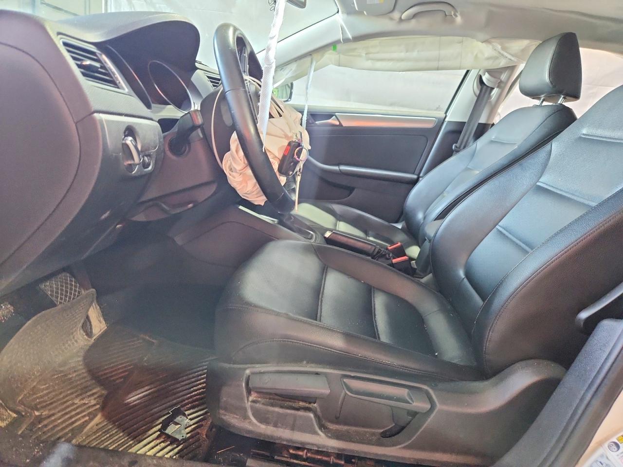VOLKSWAGEN JETTA 2018 — 8