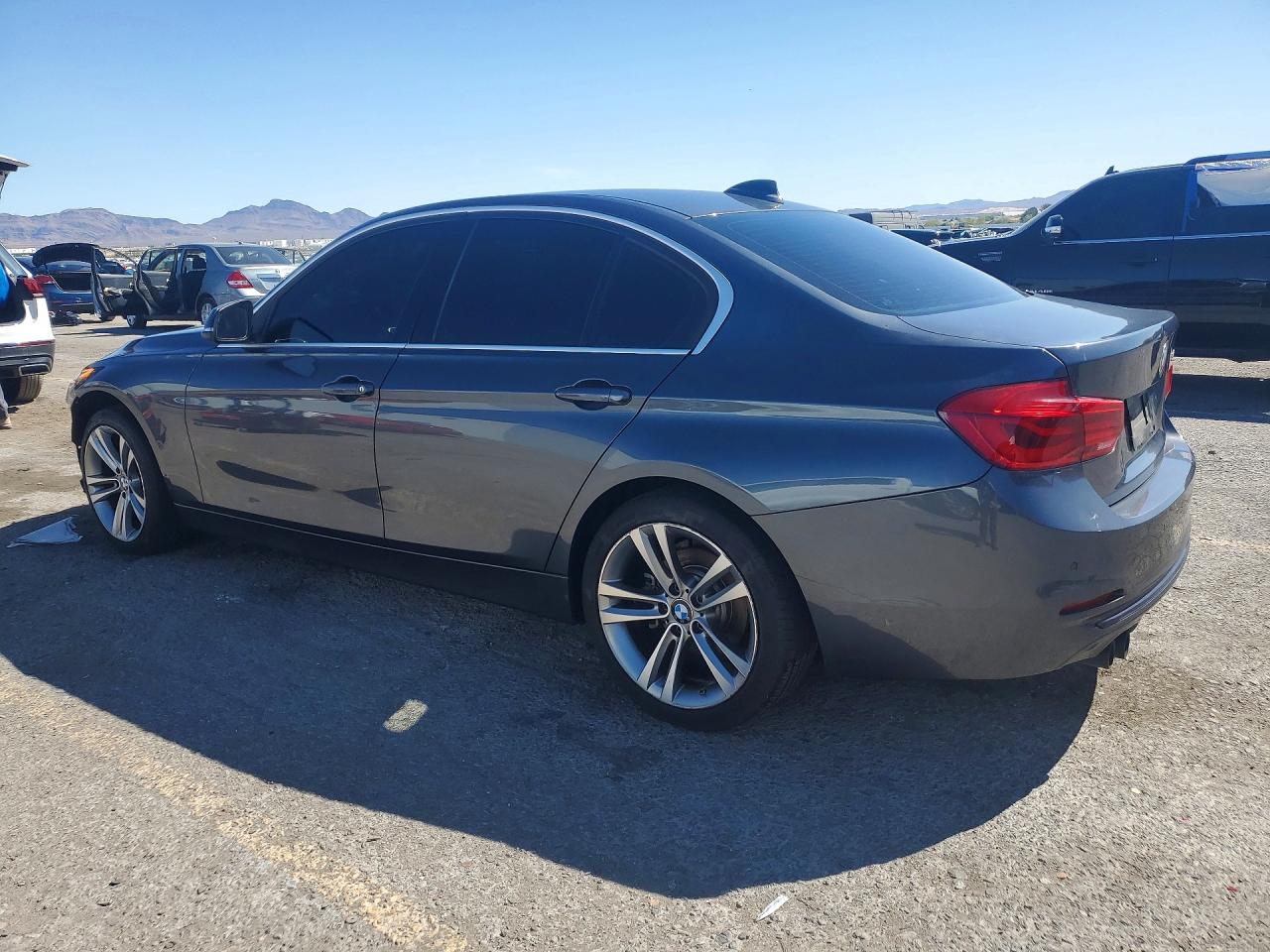 BMW 330 2018 — 3