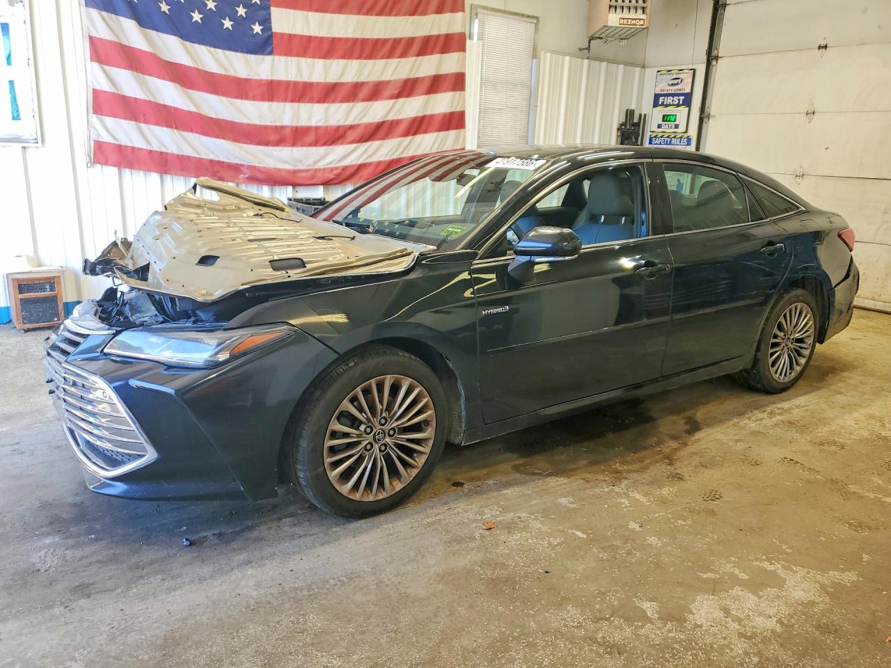 2019 TOYOTA AVALON HYBRID LIMITED