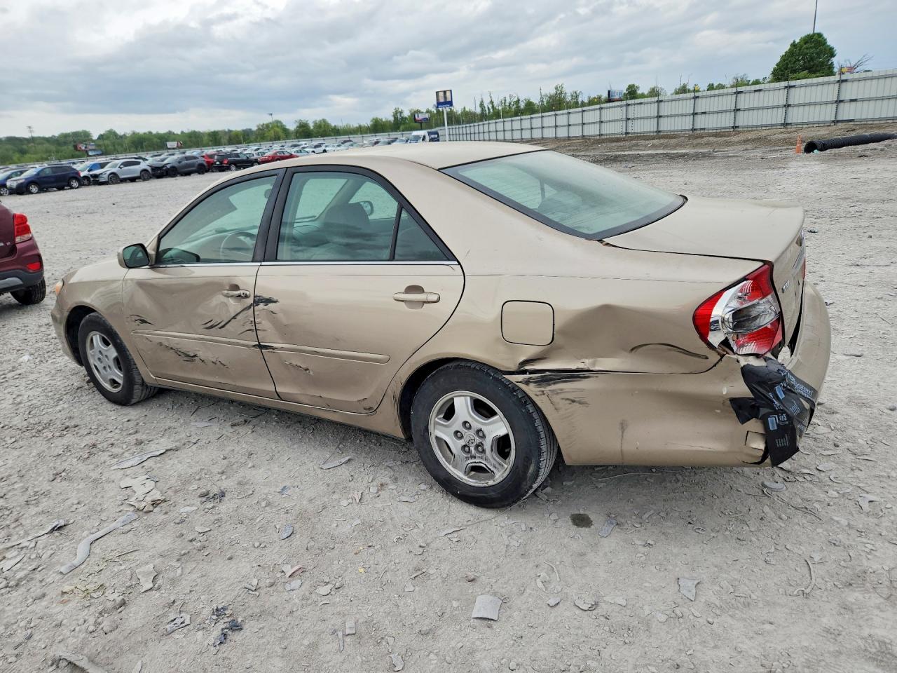 TOYOTA CAMRY 2002 — 3