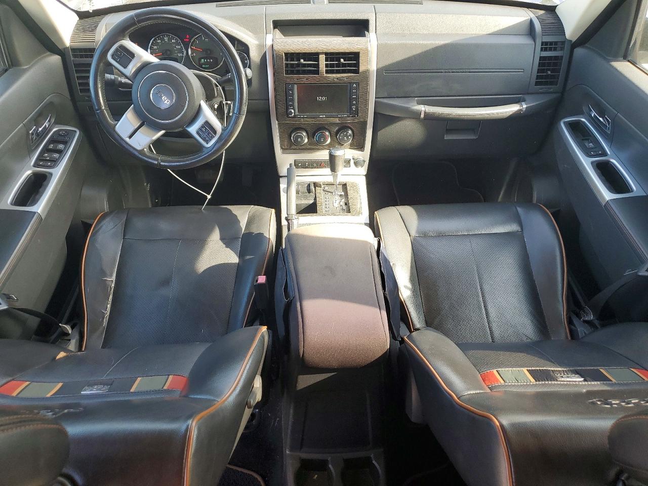 JEEP LIBERTY 2011 — 9