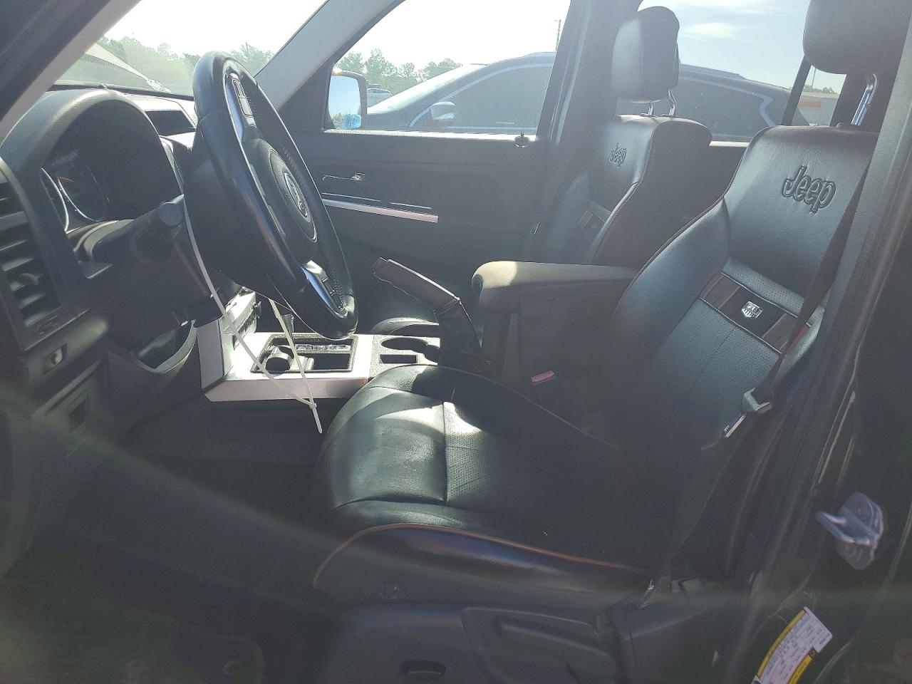 JEEP LIBERTY 2011 — 8