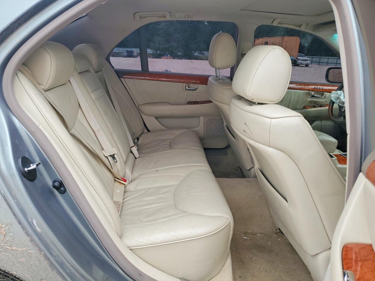 LEXUS LS 2002 — 11