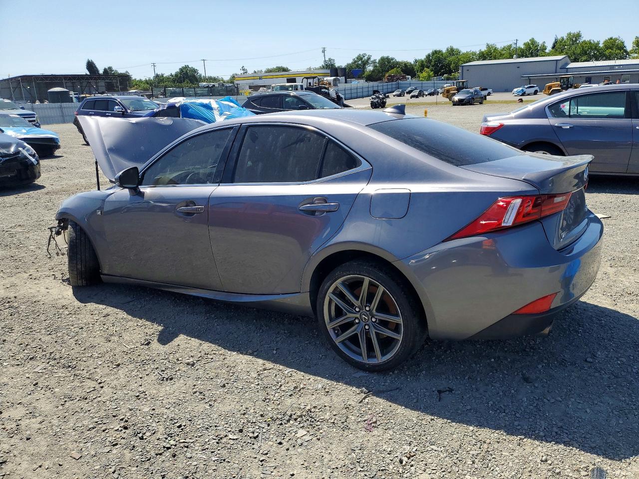 LEXUS IS 2016 — 3