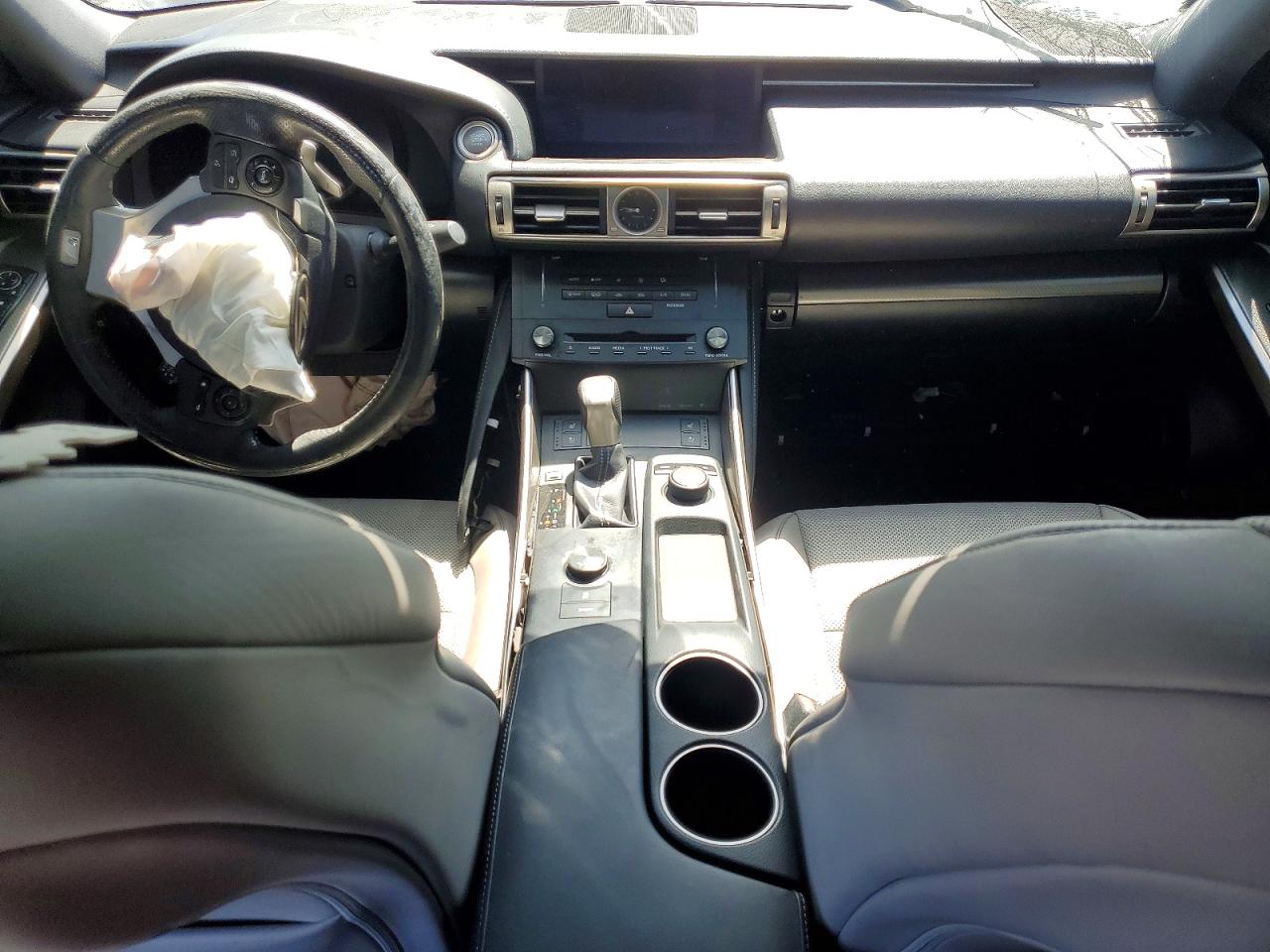 LEXUS IS 2016 — 9
