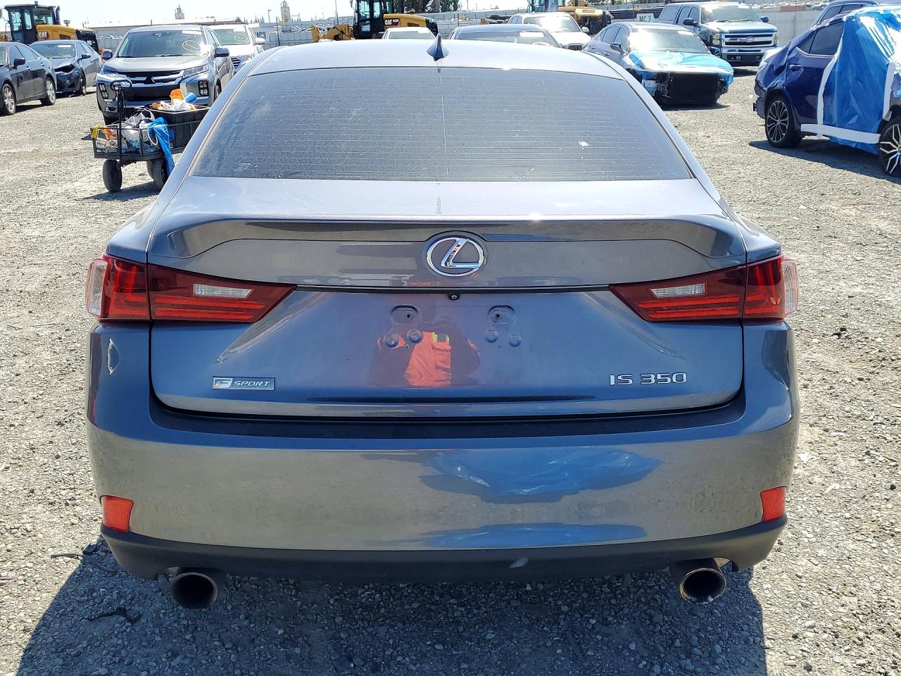 LEXUS IS 2016 — 7