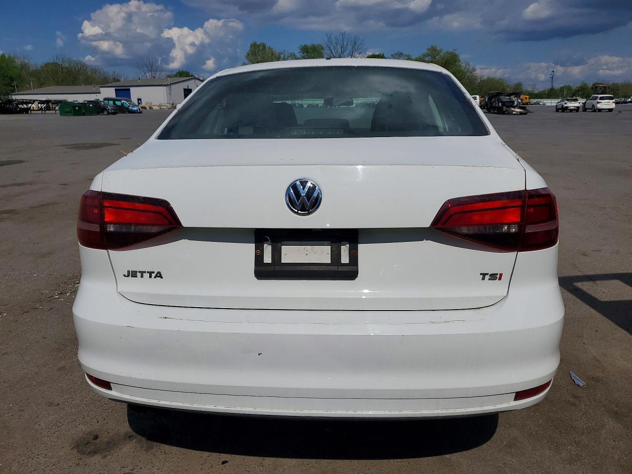 VOLKSWAGEN JETTA 2018 — 7