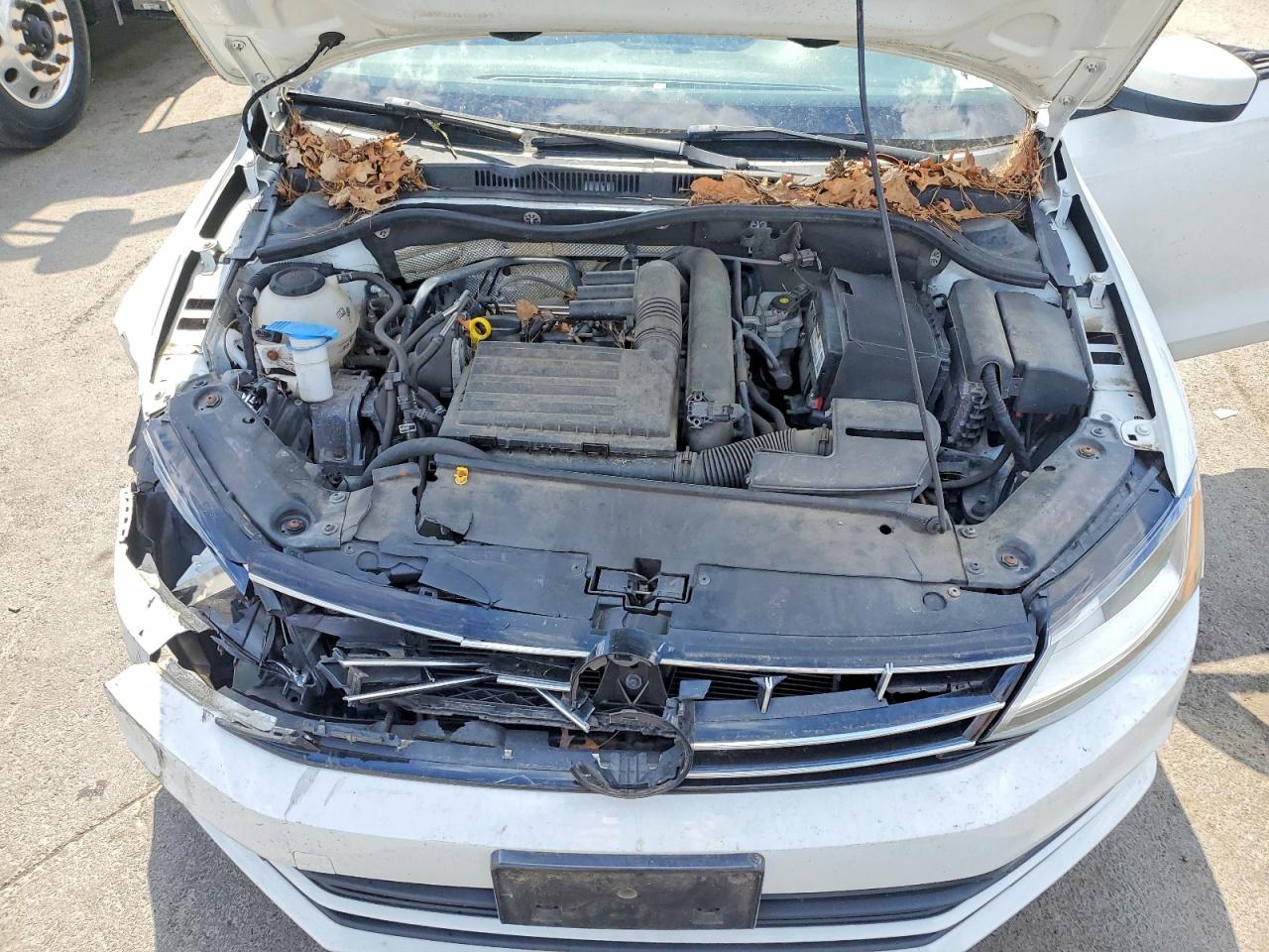 VOLKSWAGEN JETTA 2018 — 12
