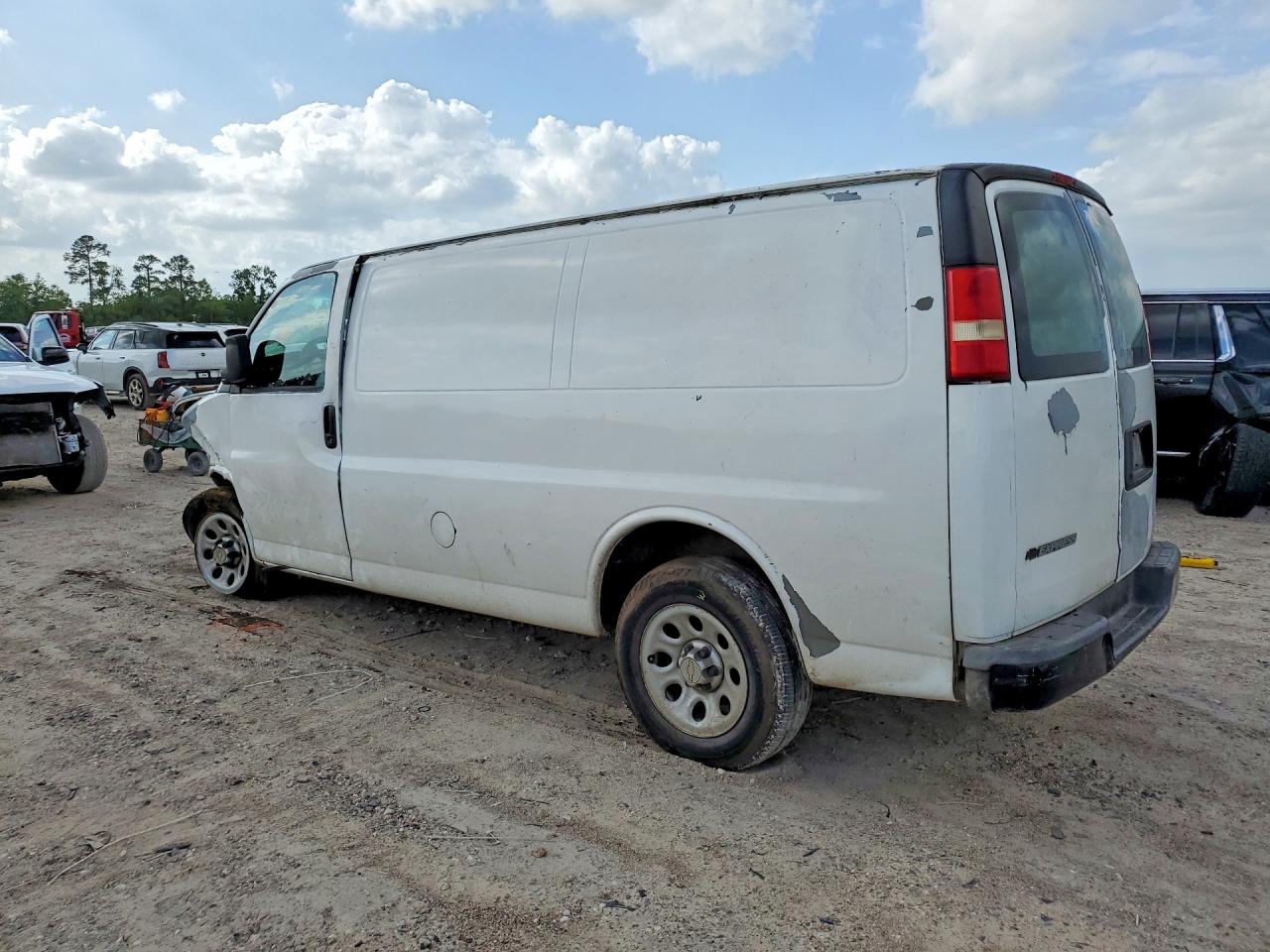 CHEVROLET EXPRESS G1500 2010 — 3