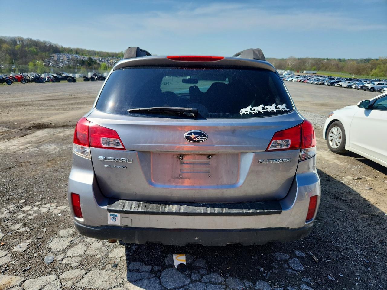 SUBARU OUTBACK 2010 — 7