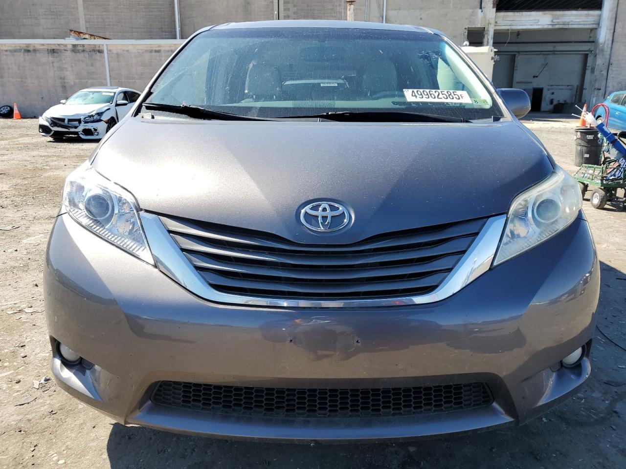 TOYOTA SIENNA 2011 — 6