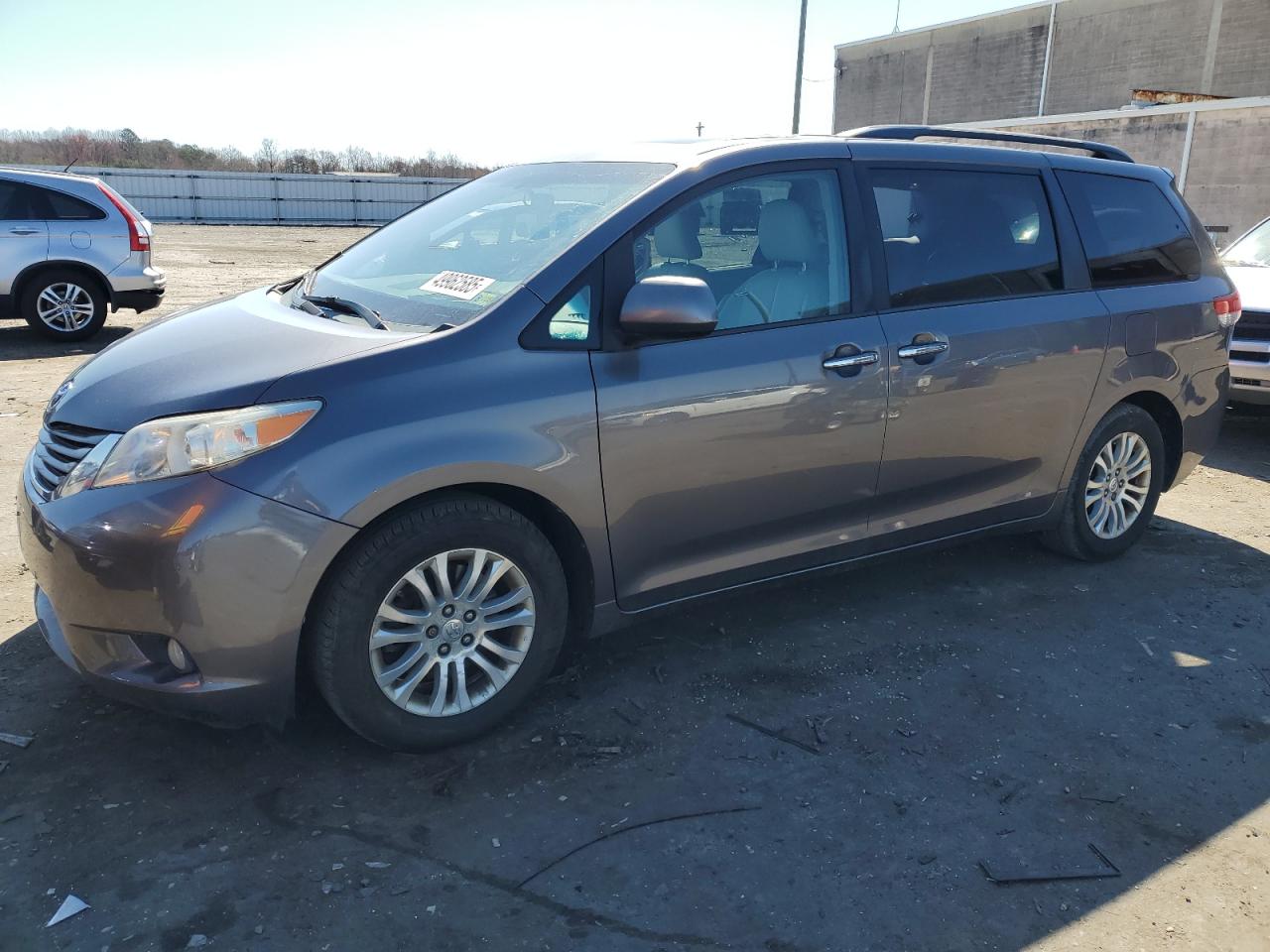 2011 TOYOTA SIENNA XLE
