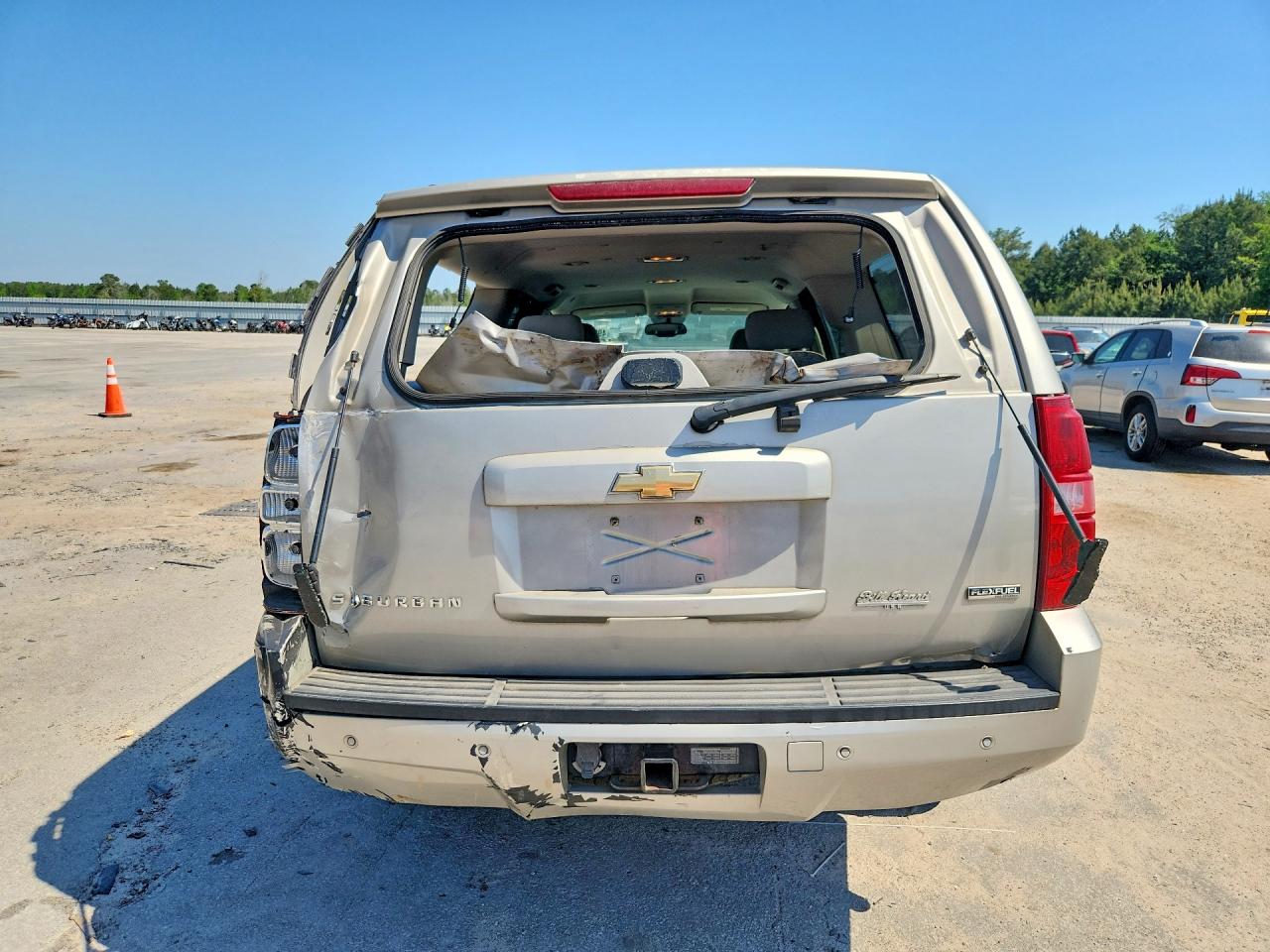 CHEVROLET SUBURBAN 2007 — 7