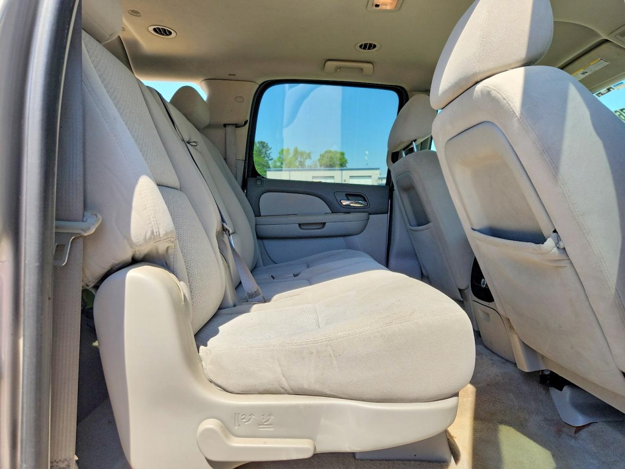 CHEVROLET SUBURBAN 2007 — 12