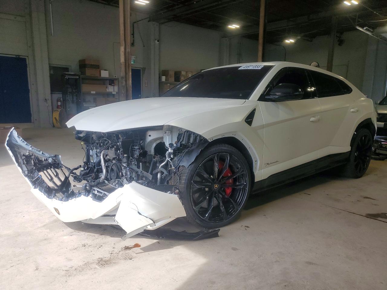 LAMBORGHINI URUS 2021 — 2