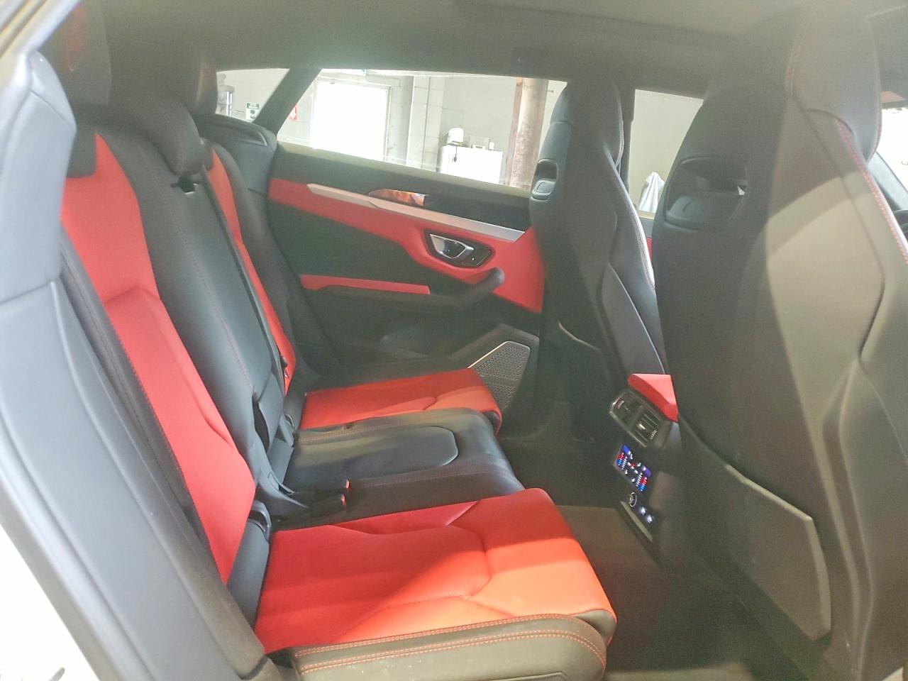 LAMBORGHINI URUS 2021 — 12