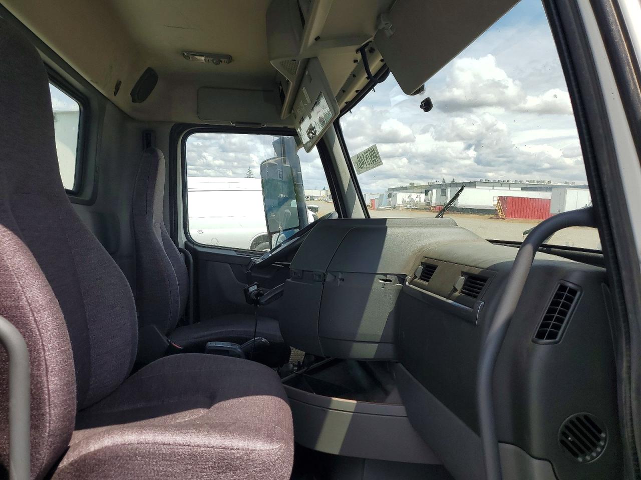 VOLVO VN 2024 — 6
