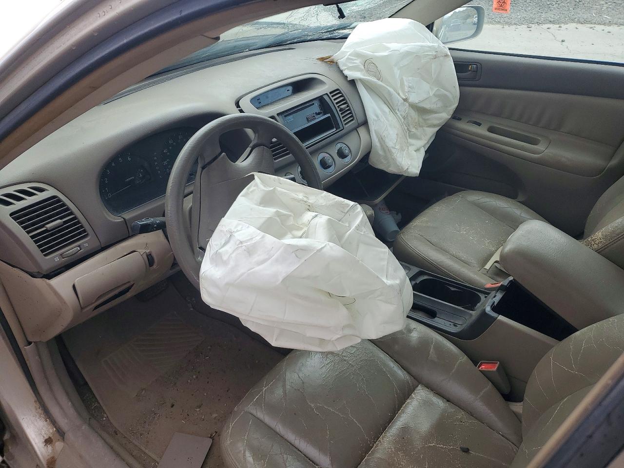 TOYOTA CAMRY 2002 — 9