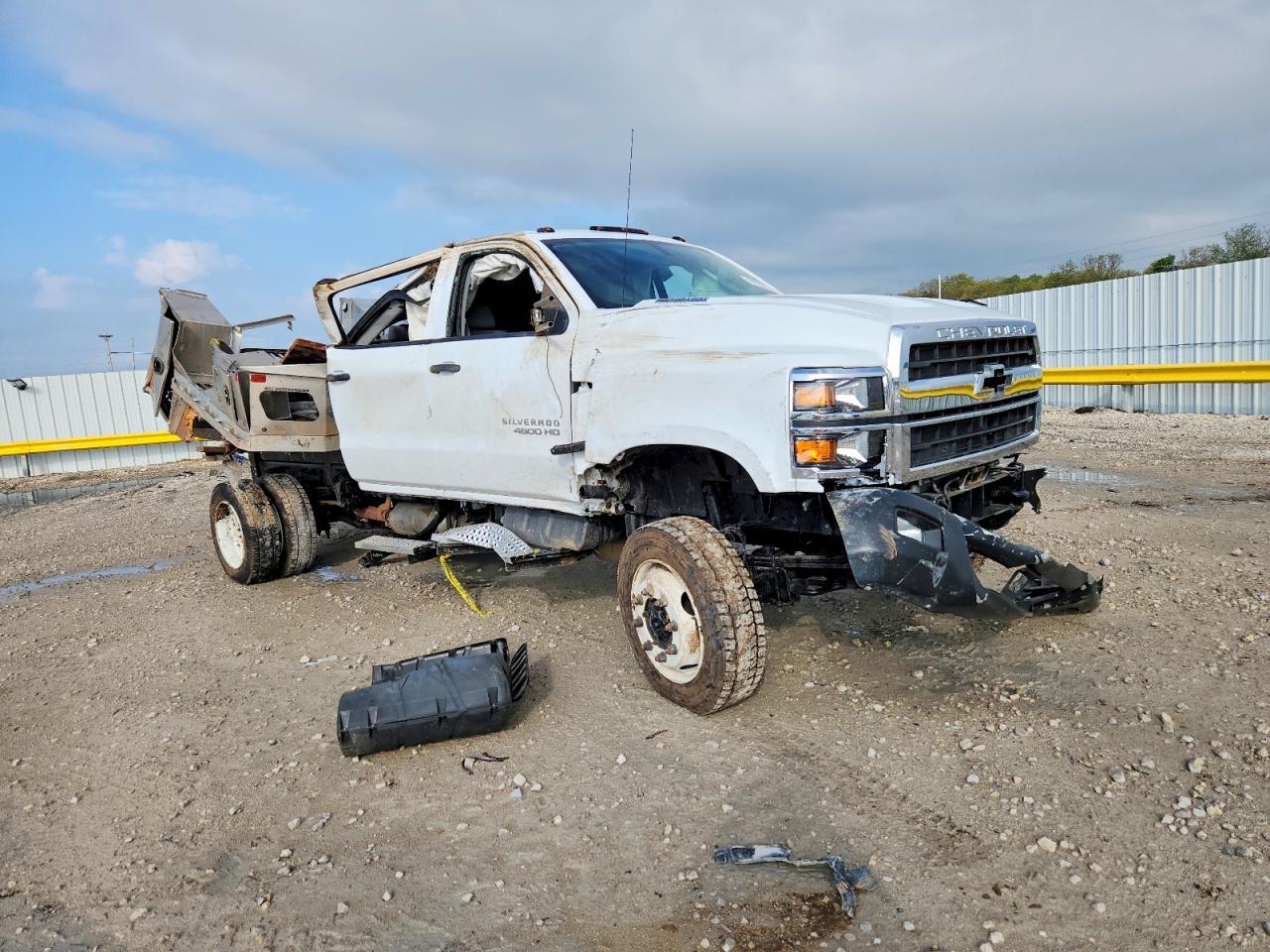 CHEVROLET SILVERADO MEDIUM DUTY 2024 — 2