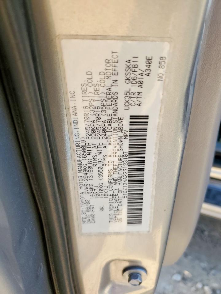TOYOTA SEQUOIA 2002 — 14