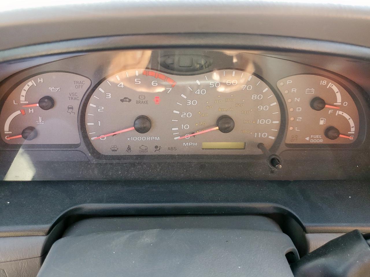 TOYOTA SEQUOIA 2002 — 10