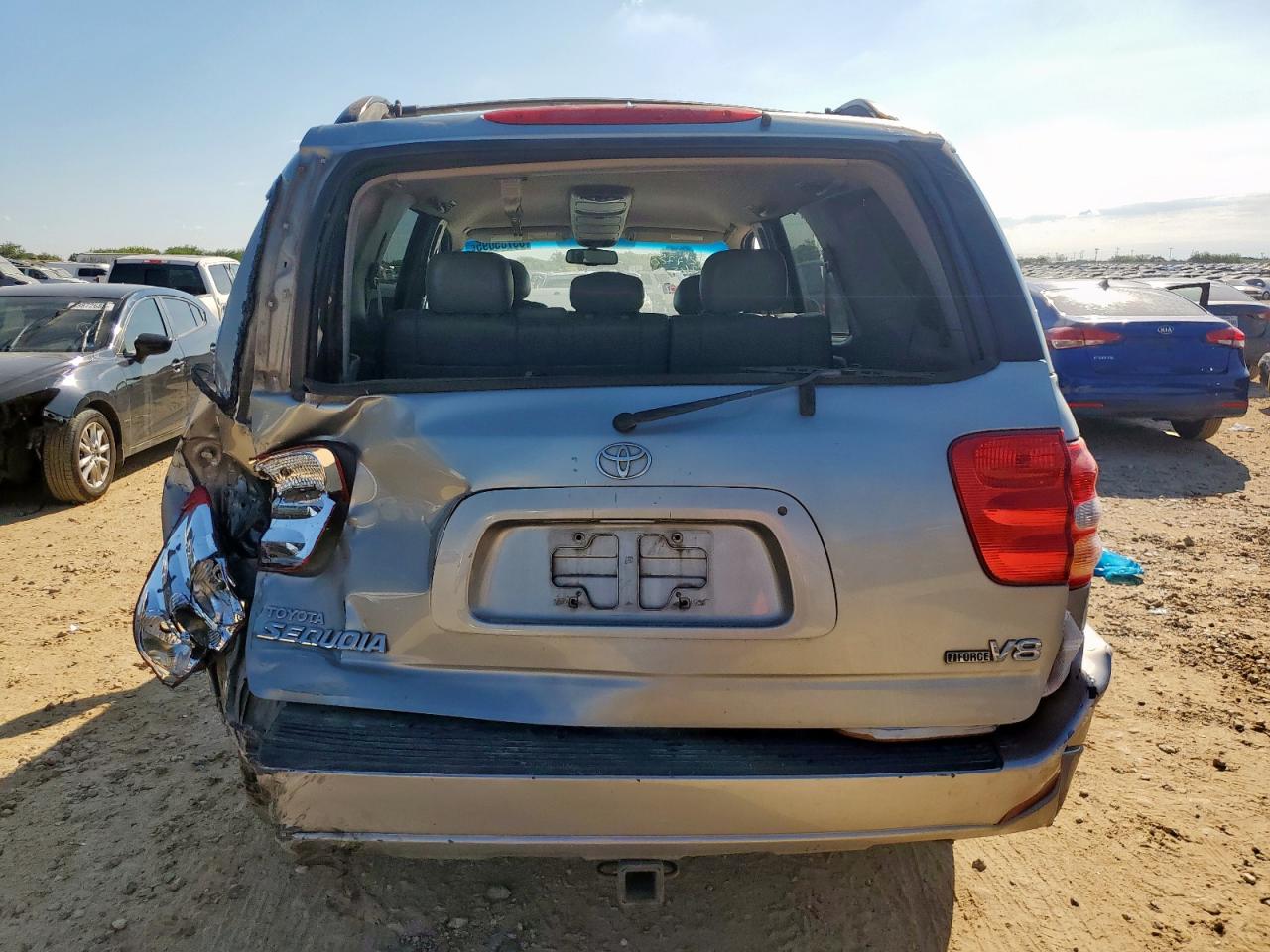 TOYOTA SEQUOIA 2002 — 7