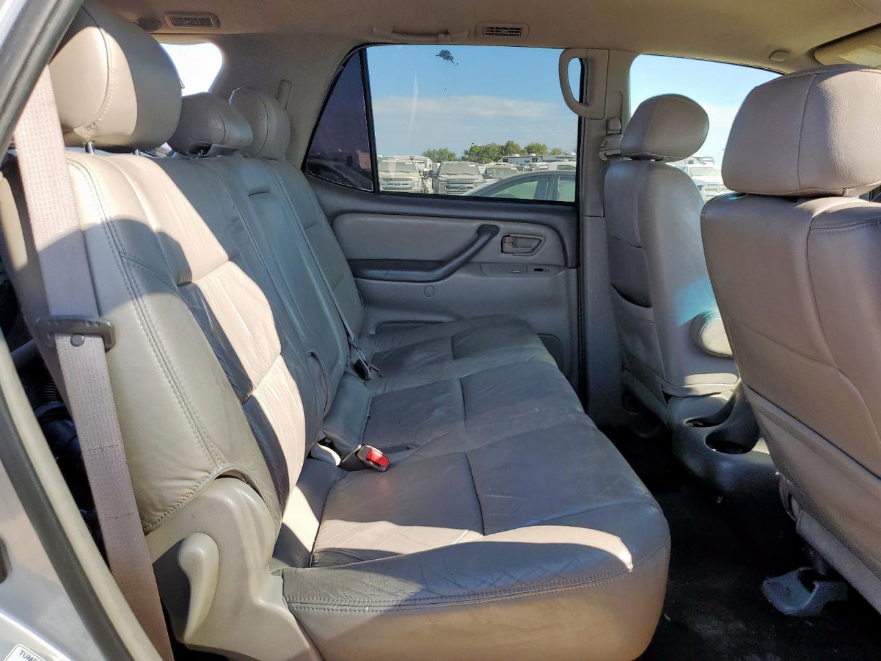 TOYOTA SEQUOIA 2002 — 12