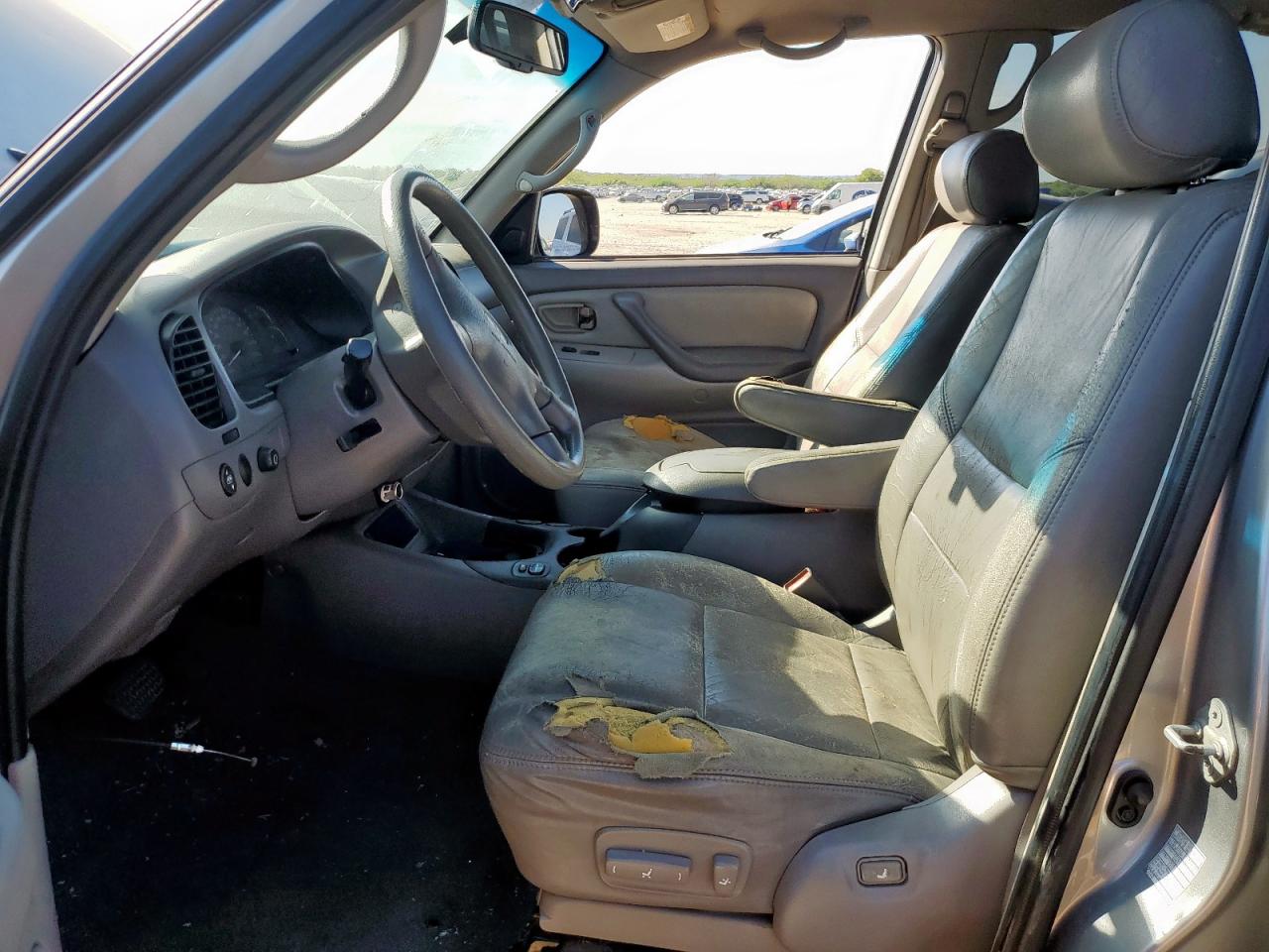 TOYOTA SEQUOIA 2002 — 8