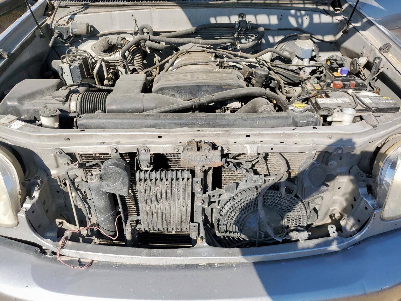 TOYOTA SEQUOIA 2002 — 13