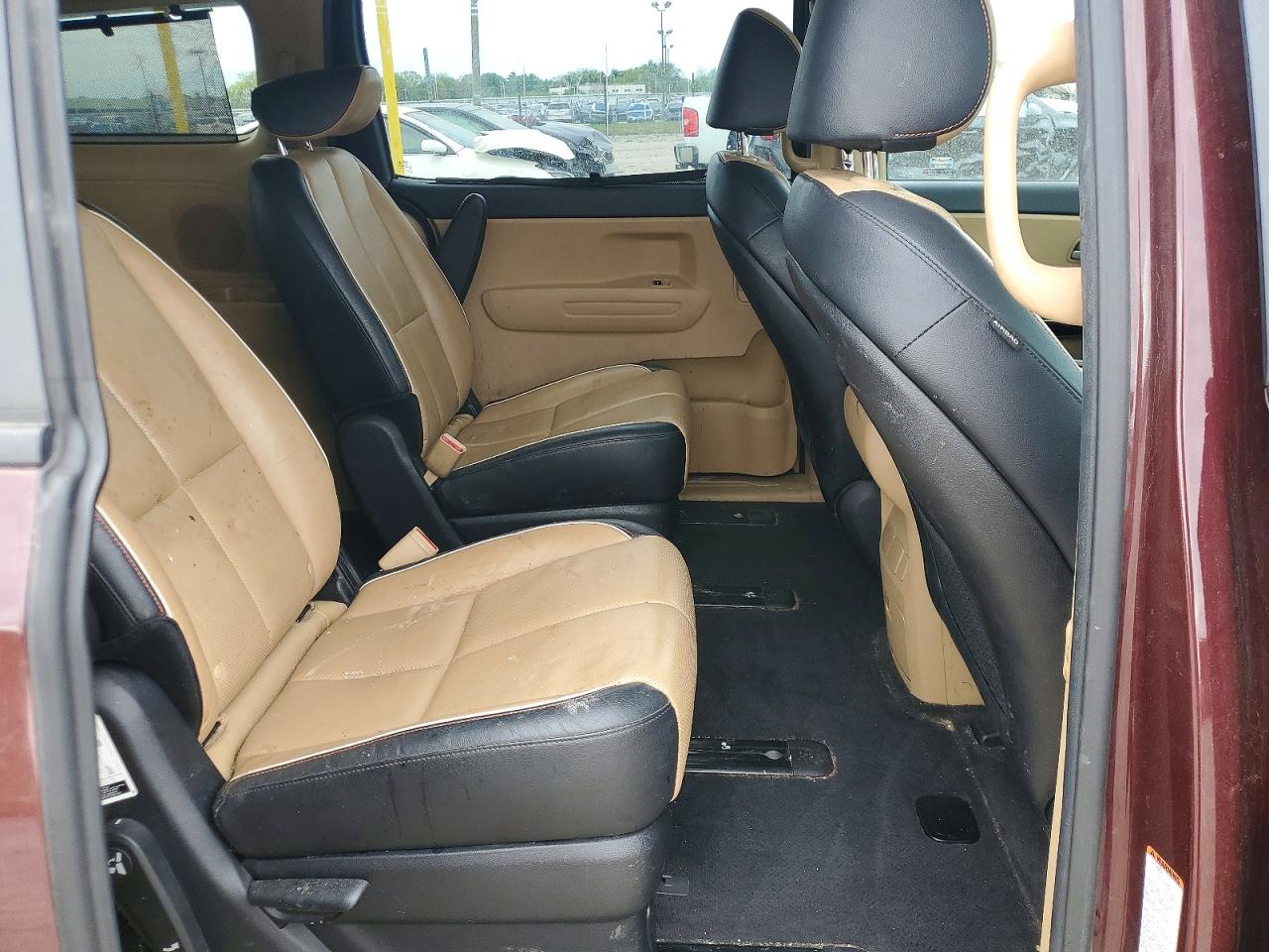 KIA SEDONA 2017 — 12