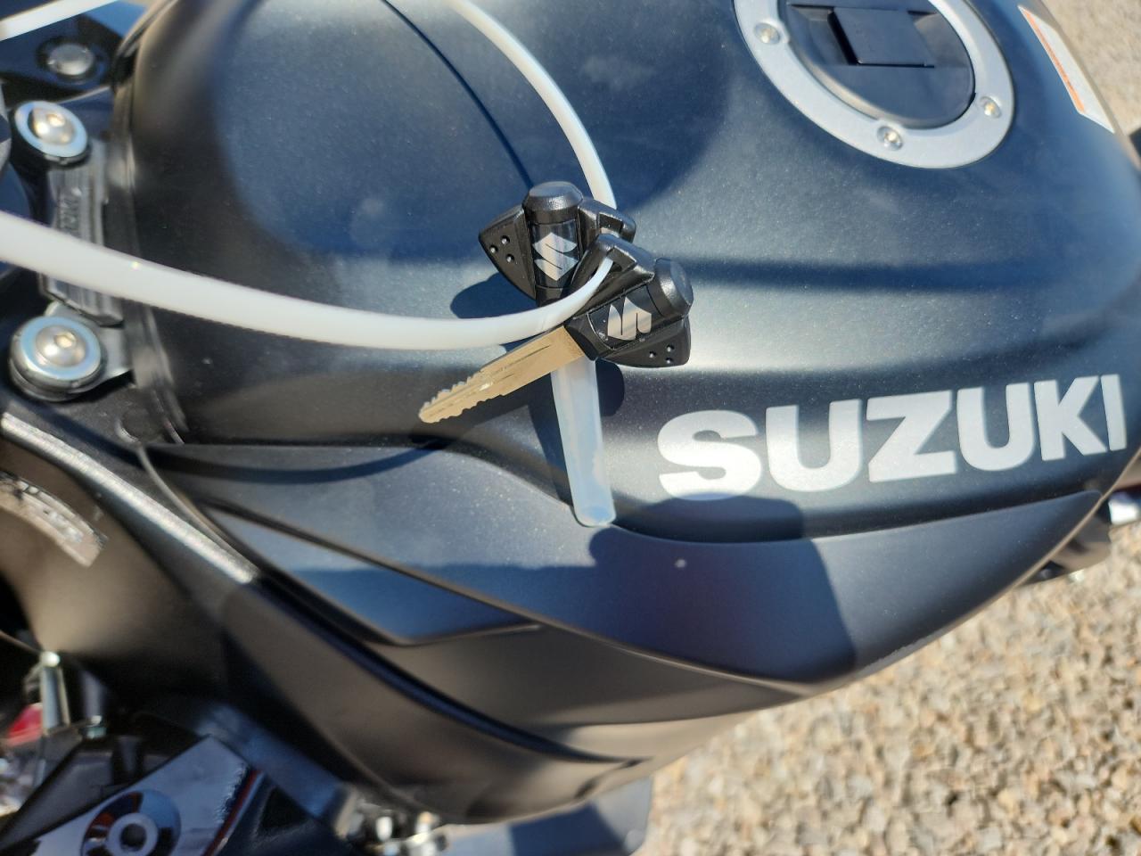 SUZUKI GSX-R750 2026 — 9