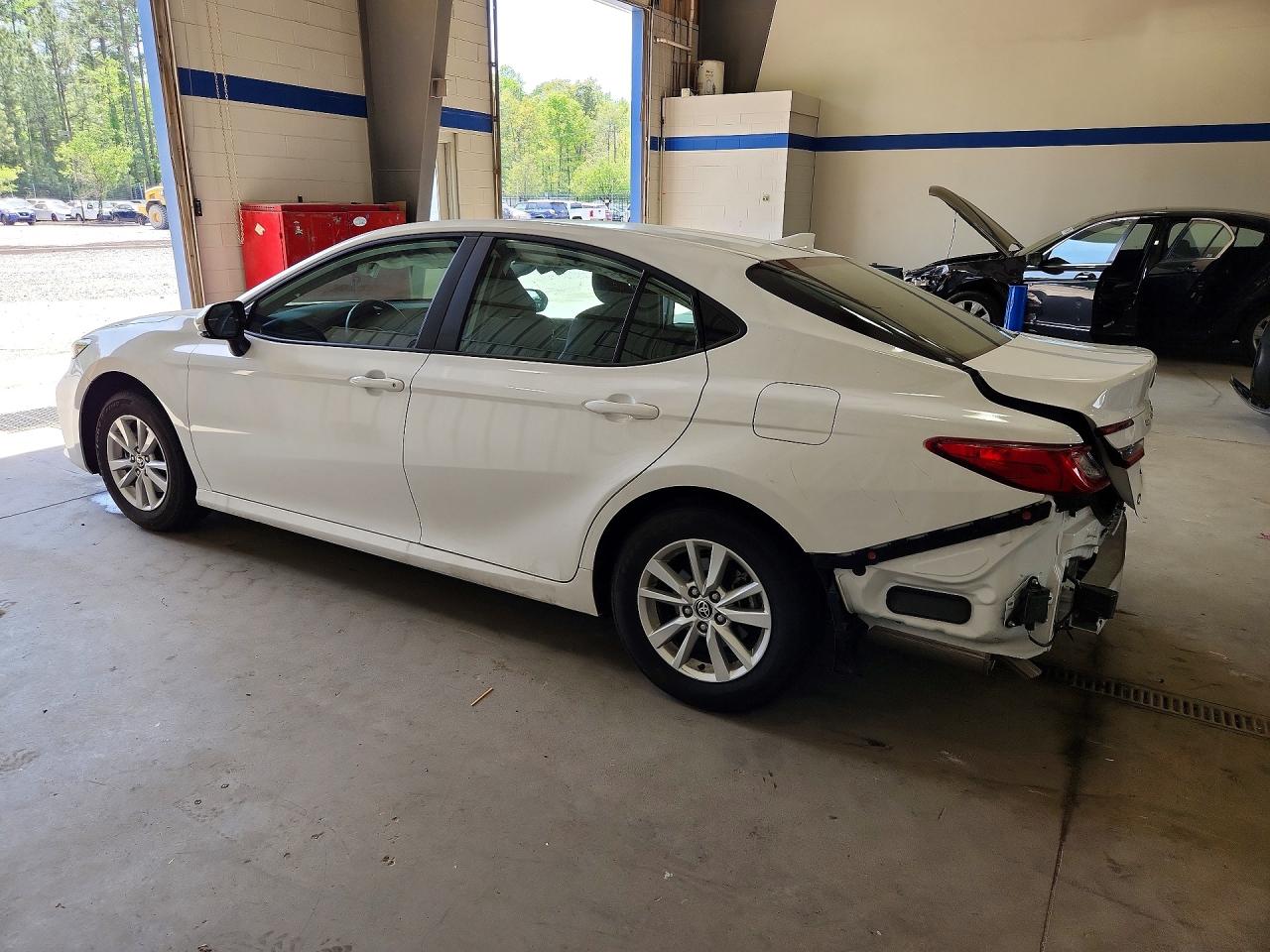 TOYOTA CAMRY 2025 — 3