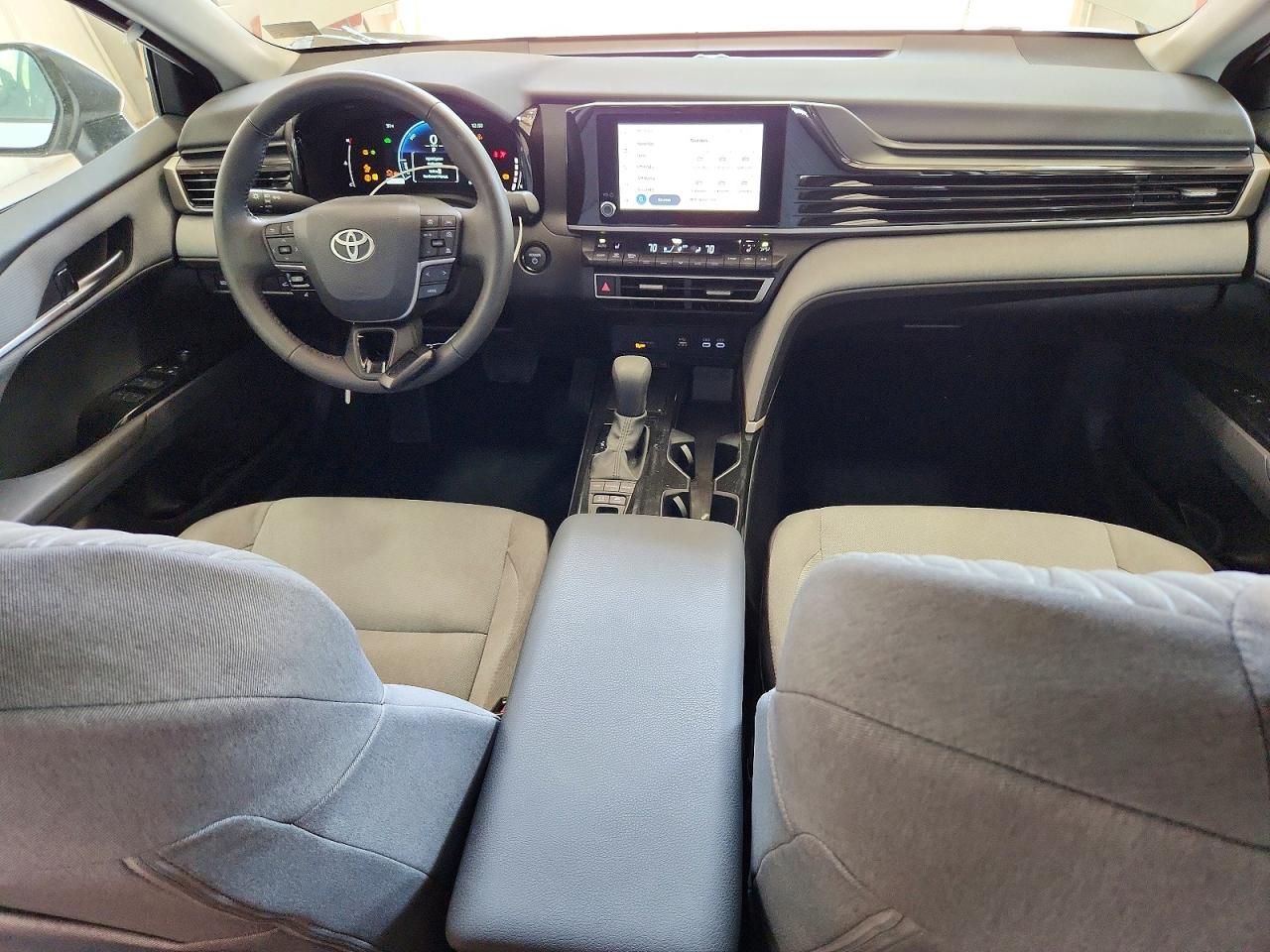 TOYOTA CAMRY 2025 — 9