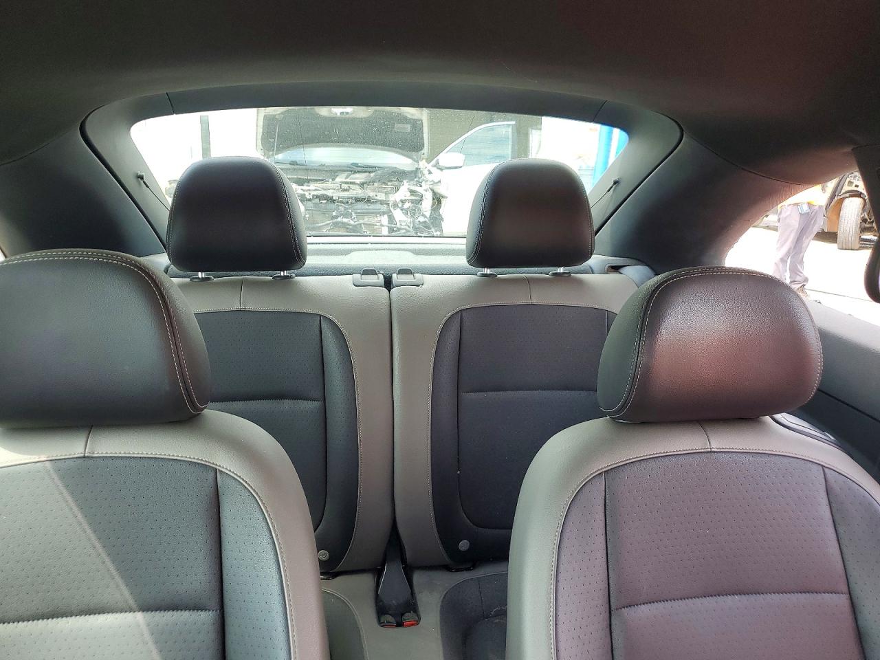 VOLKSWAGEN BEETLE 2015 — 11