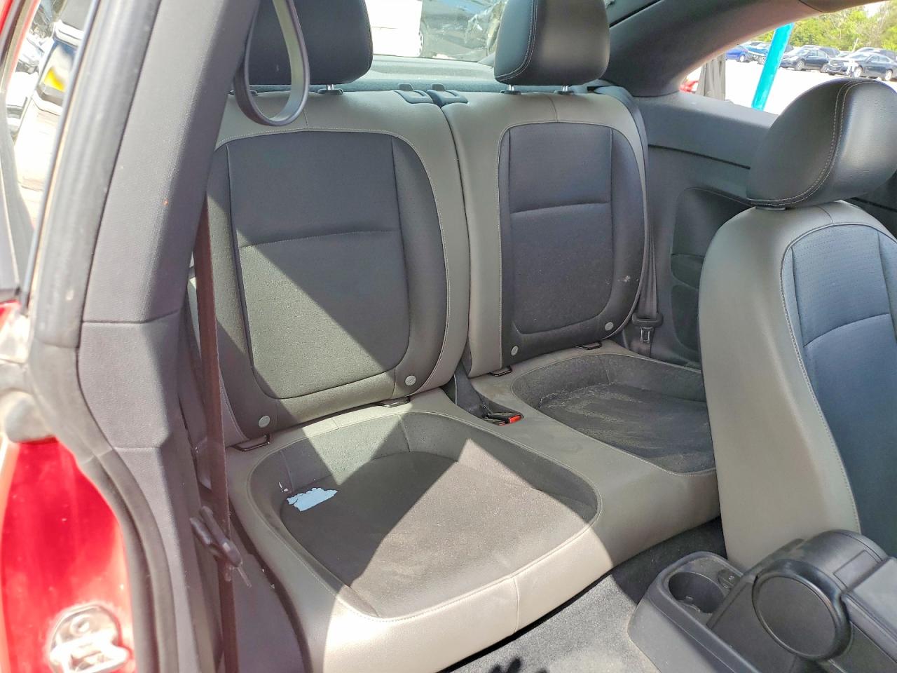 VOLKSWAGEN BEETLE 2015 — 12