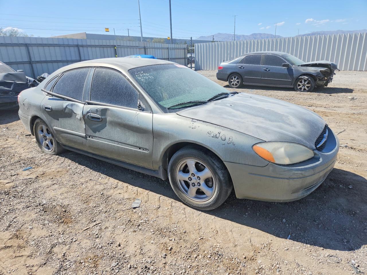 FORD TAURUS 2002 — 5