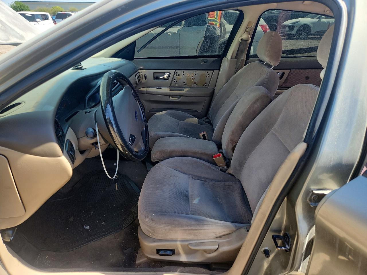 FORD TAURUS 2002 — 8