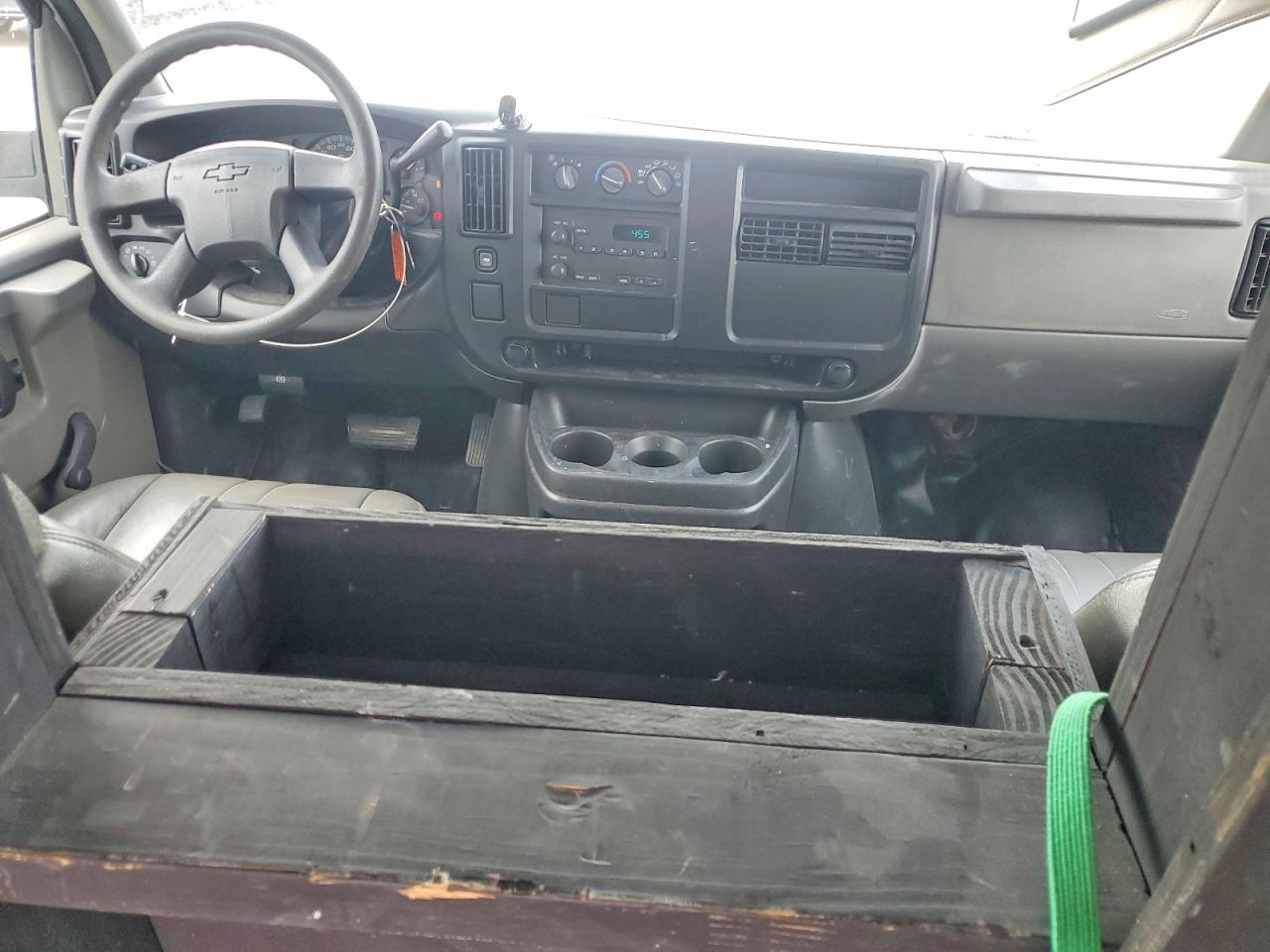 CHEVROLET EXPRESS G1500 2004 — 9