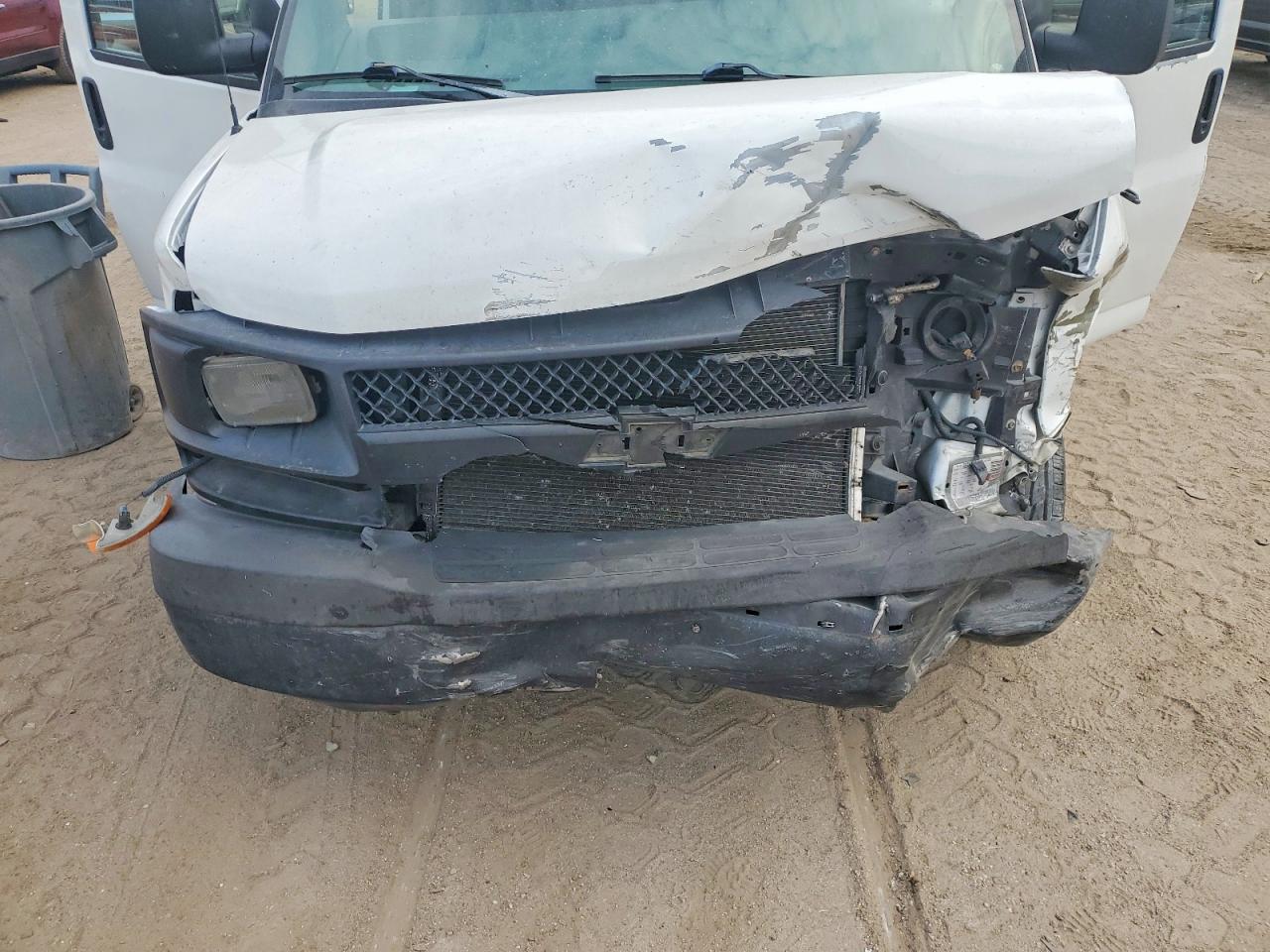 CHEVROLET EXPRESS G1500 2004 — 13